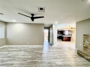 5830 Deer Valley Dr in Las Vegas, NV - Building Photo - Building Photo