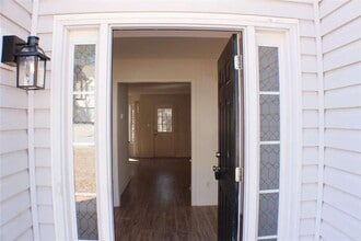 1060 Grace Dr in Lawrenceville, GA - Building Photo - Building Photo