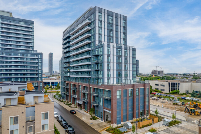 Mobilio Condos South Tower in Vaughan, ON - Building Photo - Building Photo