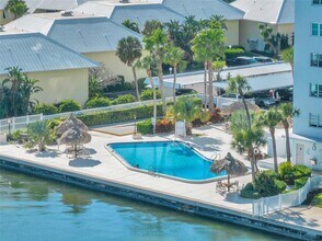 7200 Sunshine Skyway Ln S in St. Petersburg, FL - Building Photo - Building Photo