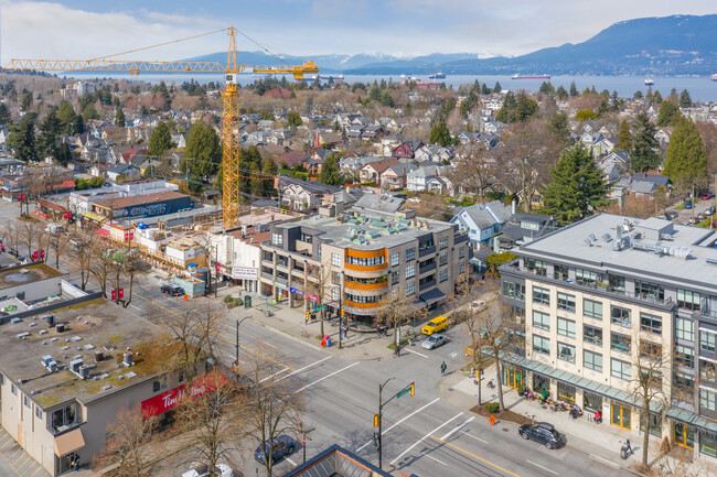 Hollywood Court in Vancouver, BC - Building Photo - Building Photo