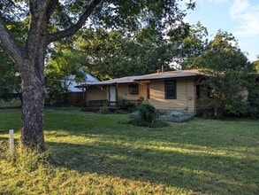 1500 Sherman St in Arlington, TX - Foto de edificio - Building Photo
