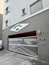 1060 NW 7th St in Miami, FL - Building Photo - Building Photo