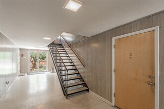 818 University Ave in Huntsville, TX - Foto de edificio - Building Photo