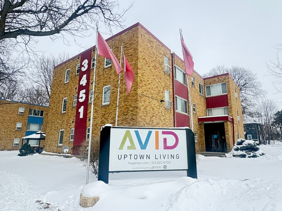 AVID Uptown in Minneapolis, MN - Building Photo