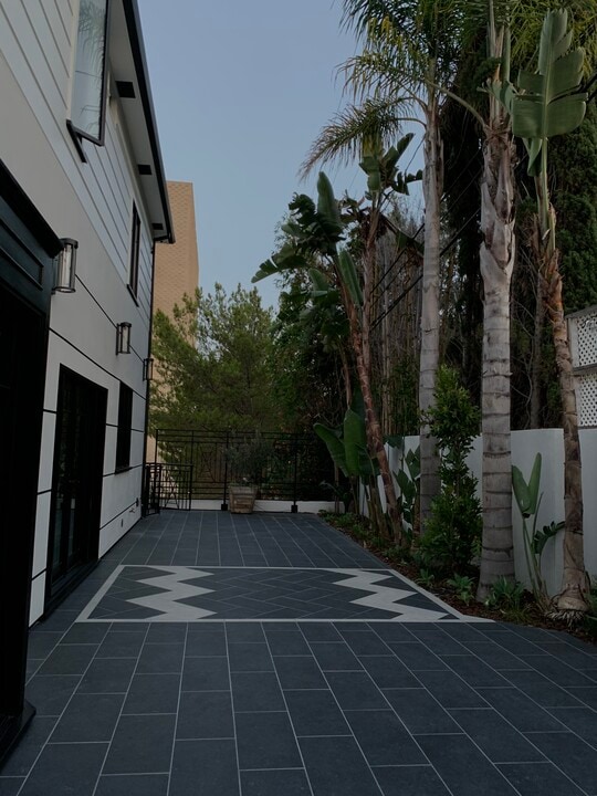 1311 S Beverly Glen Blvd, Unit 1311 in Los Angeles, CA - Building Photo