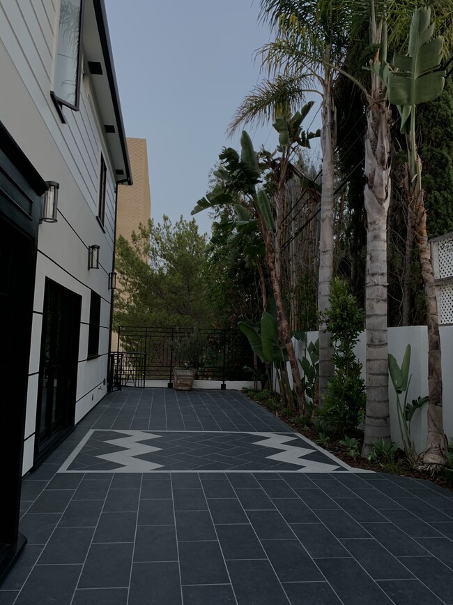 1311 S Beverly Glen Blvd, Unit 1311