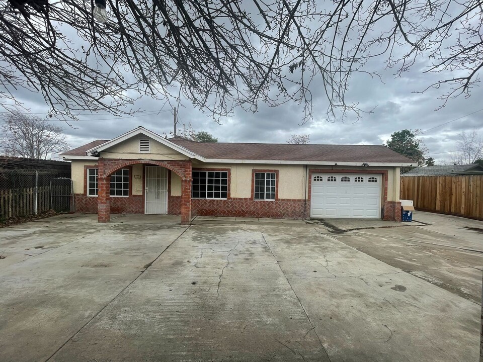 309 Harding Ave. in Bakersfield, CA - Building Photo