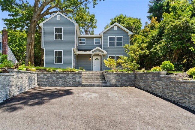 property at 8 Elm Dr