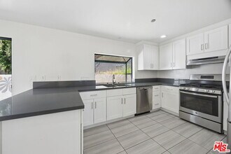 21323 Rambla Vista in Malibu, CA - Building Photo - Building Photo