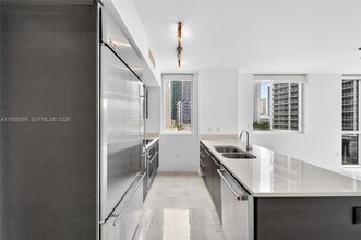 500 Brickell Ave in Miami, FL - Building Photo - Building Photo