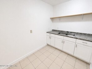 7104 Ken Knight Dr W in Jacksonville, FL - Building Photo - Building Photo