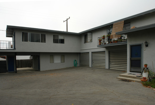 120 W Calle Crespis in Santa Barbara, CA - Building Photo - Building Photo