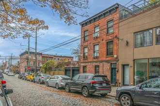 406 Van Brunt St in Brooklyn, NY - Building Photo - Building Photo