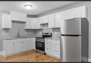 90 Leighton St, Unit Apartment 1 in Fitchburg, MA - Building Photo - Building Photo