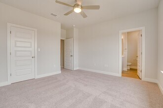 517 Emory Crossing Blvd in Hutto, TX - Foto de edificio - Building Photo