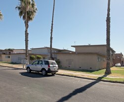 549-559 S Richmond Ave in Hanford, CA - Building Photo
