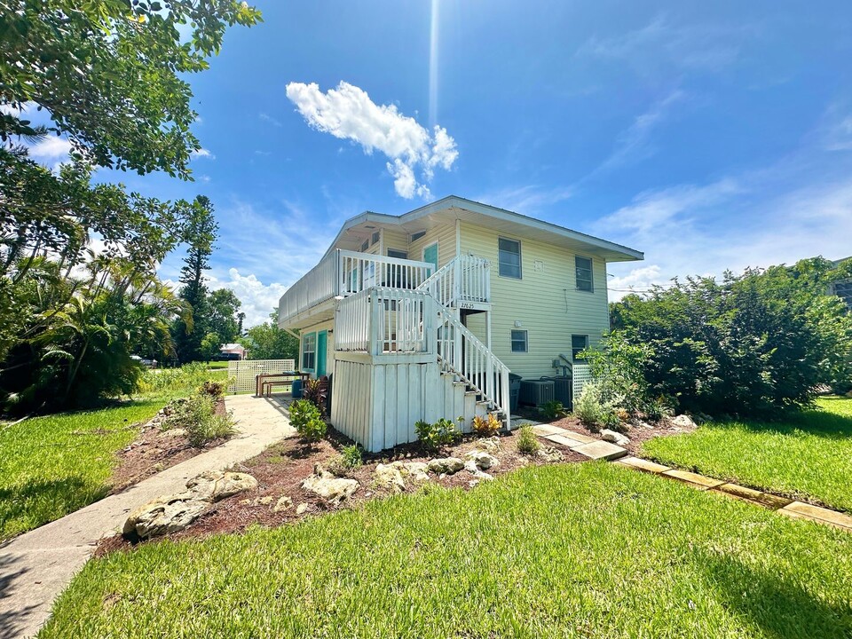 27625 Riverdale Ln in Bonita Springs, FL - Building Photo