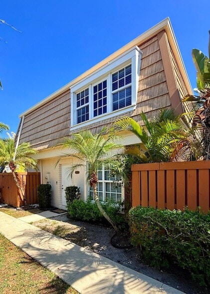 11584 Winchester Dr in Palm Beach Gardens, FL - Foto de edificio - Building Photo