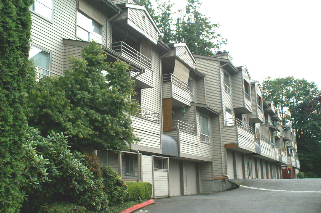 Newport On The Park in Bellevue, WA - Building Photo