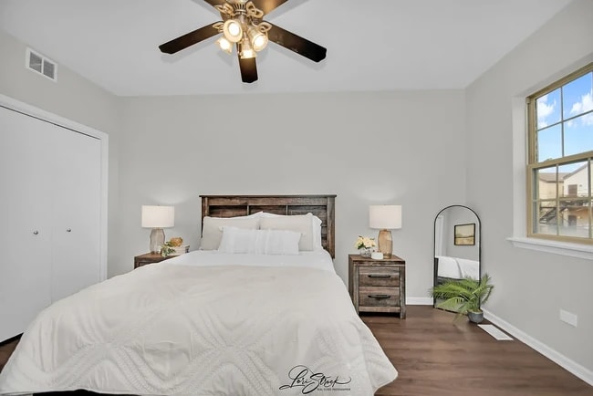 property at 2702 W Warren Blvd