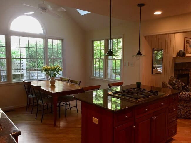 8221 Chivalry Rd in Annandale, VA - Building Photo - Building Photo