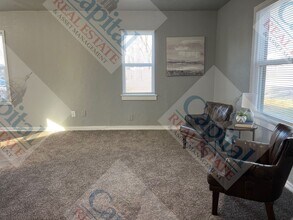 608 W Rickenbacker Dr in Midwest City, OK - Building Photo - Building Photo