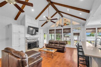 923 Paradise Ln in Montgomery, TX - Building Photo - Building Photo