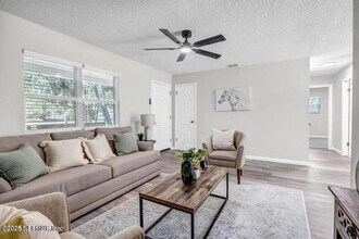 6343 Ortega Farms Blvd in Jacksonville, FL - Building Photo - Building Photo