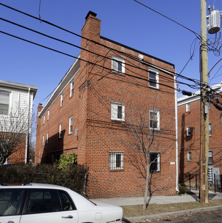 272 56th St NE in Washington, DC - Building Photo