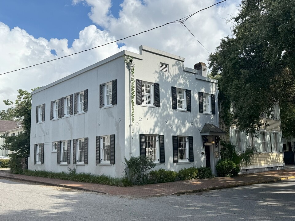 20 Houston St, Unit Apt 2 in Savannah, GA - Building Photo