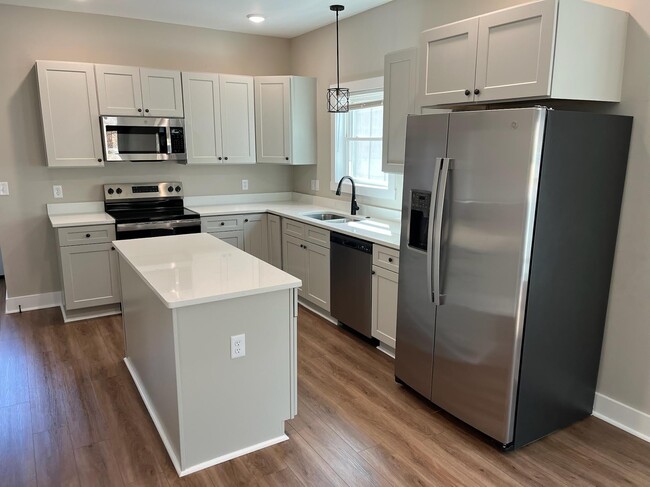 37 Alex Dr in Hendersonville, NC - Building Photo - Building Photo