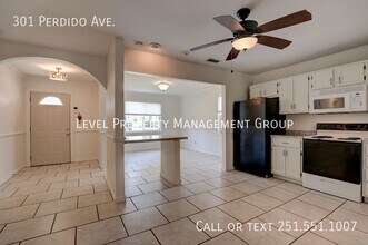 301 Perdido Ave in Fairhope, AL - Foto de edificio - Building Photo