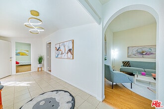 1241 S Kenmore Ave in Los Angeles, CA - Building Photo - Building Photo