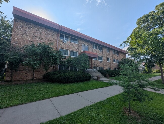 2630 Pleasant Avenue, Unit 303