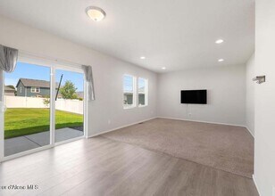 1102 S Best Rd in Spokane Valley, WA - Building Photo - Building Photo
