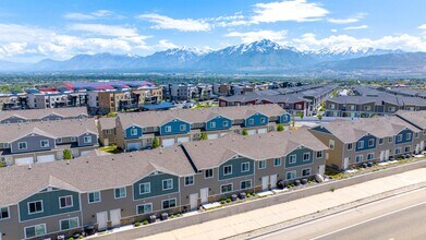 14888 S Sliding Rock Way in Herriman, UT - Foto de edificio - Building Photo