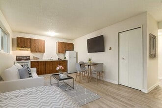 Cliff Manor Apartments in Lloydminster, AB - Building Photo - Building Photo