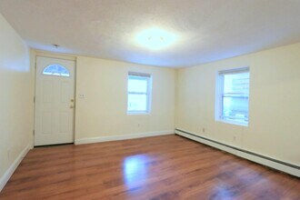 126 Pine St, Unit 2 in Cambridge, MA - Building Photo - Building Photo