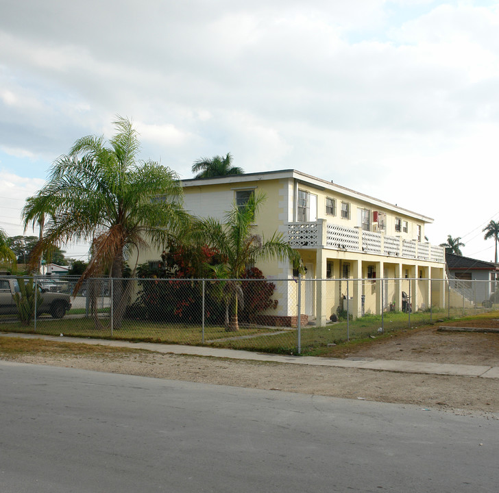 1477 NW 2nd Ave in Homestead, FL - Building Photo