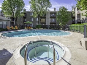 California Place Apartments in Sacramento, CA - Building Photo - Building Photo