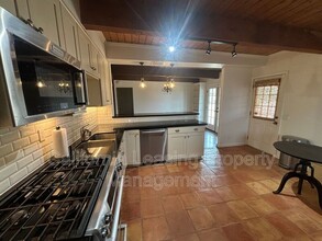 32791 Wagon Wheel Rd in Santa Clarita, CA - Building Photo - Building Photo