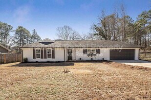 212 Fernbank St in Alpharetta, GA - Building Photo