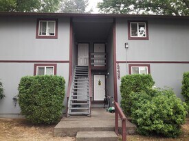 12485 SW Gingham Ln, Unit D in Beaverton, OR - Building Photo