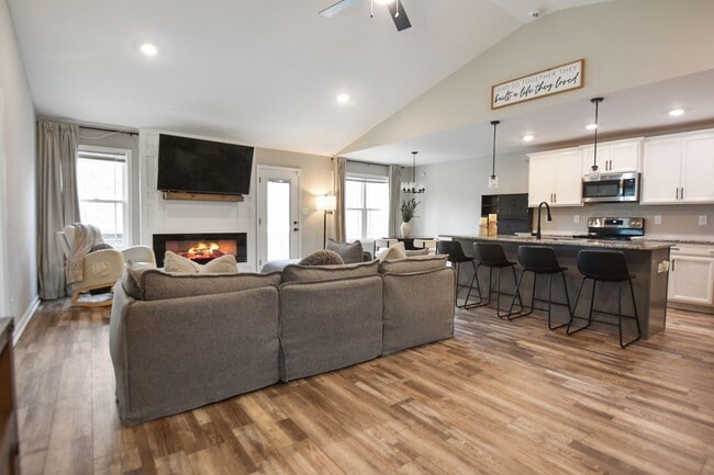 454 Mattingly Dr in Clarksville, TN - Building Photo - Building Photo