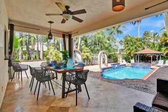 1049 N Southlake Dr in Hollywood, FL - Building Photo - Building Photo