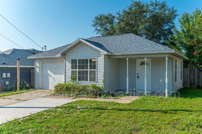 440 Apple Dr in Crestview, FL - Building Photo - Building Photo