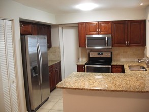 453 W Conference Dr in Boca Raton, FL - Building Photo - Building Photo