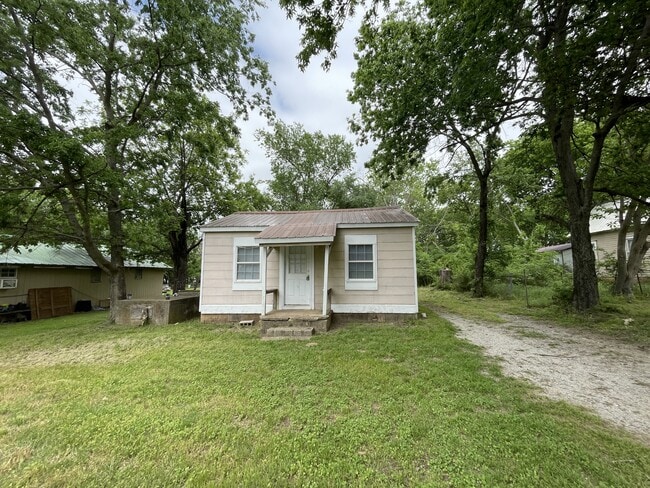 914 E Tahlequah Ave in Sulphur, OK - Building Photo - Building Photo