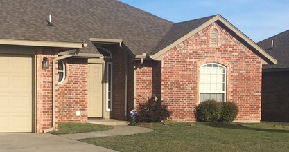 3604 Kensington Dr in Moore, OK - Building Photo - Building Photo